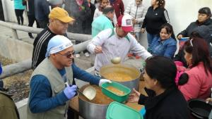 Unas 3000 porciones de locro solidario llegaron a las mesas de Jacobacci