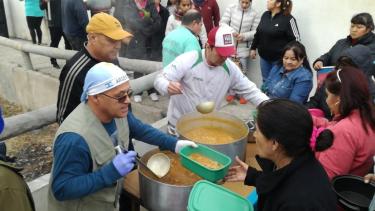 Unas 3000 porciones de locro solidario llegaron a las mesas de Jacobacci
