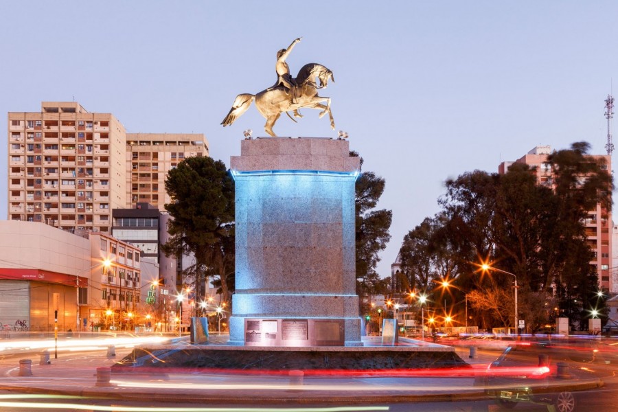 El monumento a San Martín es uno de los centros de protestas. (Gentileza)