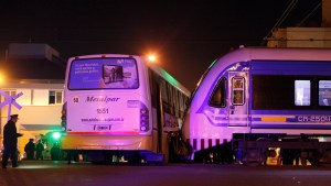 Le sacaron la licencia al chofer de colectivo que chocó el tren