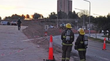 Ayer por la tarde se rompió el caño de gas y minutos después de la medianoche se resolvió el problema. (Juan Thomes).-