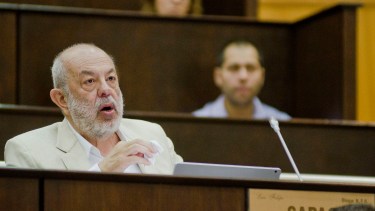 Luis Sapag era diputado provincial por el MPN. (Archivo Juan Thomes).-