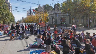 Un campo de protesta político