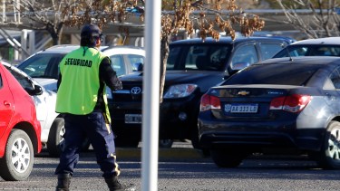 Los trabajadores de la seguridad privada denuncian que el Gobierno de Neuquén los abandonó. Foto archivo: Juan Thomes.