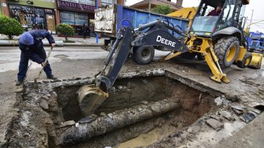 ¿Qué generó la laguna en una de las principales calles de Roca?