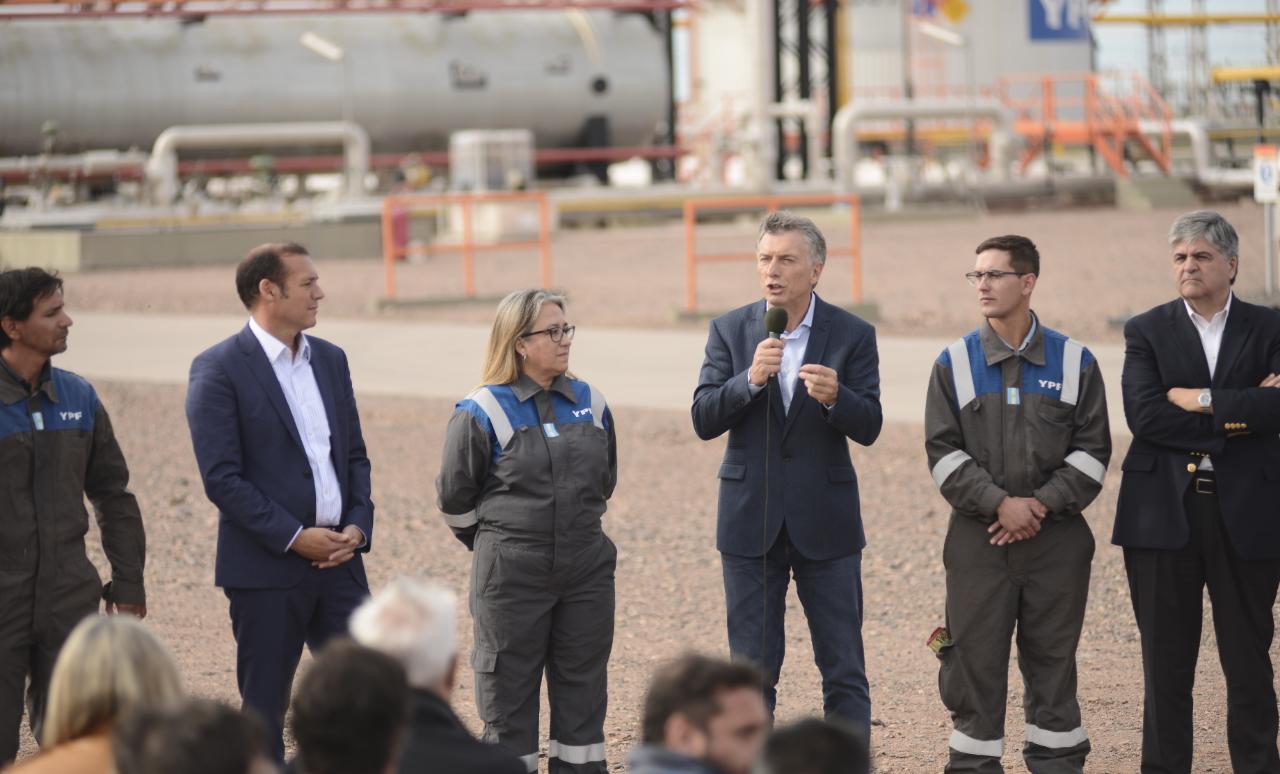 Macri encabezó la inauguración de un oleoducto en Loma Campana. (Mauro Pérez).-