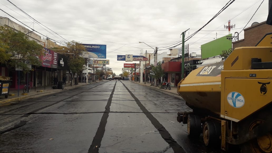 Las obras sobre la calle Sarmiento entre Lainez e Ignacio Rivas se extenderán por una semana, aproximadamente. (Juan José Thomes).-