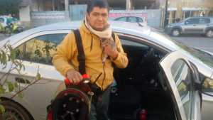 Bomberos rescataron un gatito del interior de un auto en Cutral Co