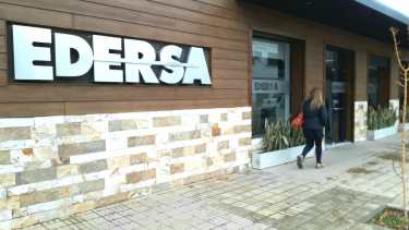 Las oficinas de Edersa en Cipolletti no mostraban cambios esta mañana. Al mediodía se espera una conferencia del gobierno. Foto: Mauro Pérez.  