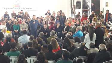 Macri en Darwin: «Creo en ustedes por eso estoy acá»