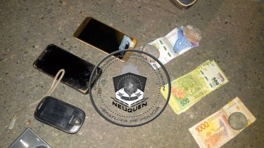 El dinero y otros elementos de la camioneta fueron incautados.  Foto: Prensa Policía