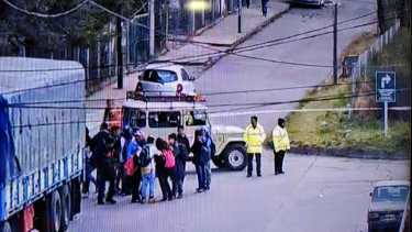 Hubo que cortar el tránsito en las calles del sector para trabajar en la búsqueda de un posible artefacto explosivo. (Gentileza)