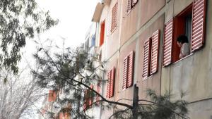 La Justicia interviene para que reparen casas con filtraciones en un plan de viviendas