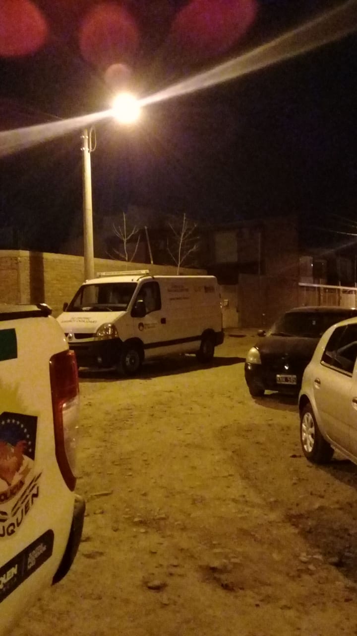 El hecho que se investiga ocurrió en la calle Picún Leufú 585. Foto: (Gentileza @ValeOroNqn)