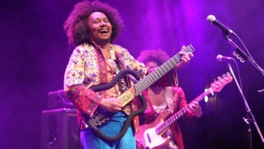 Chico César anoche en el escenario de La Baita. (Gentileza)