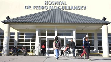 Investigan el caso de un nene que llegó con quemaduras al hospital de Cipolletti