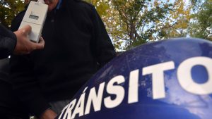 Conductores llevan fotos de su licencia en lugar de usar la aplicación