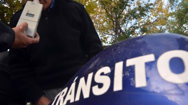 Conductores llevan fotos de su licencia en lugar de usar la aplicación