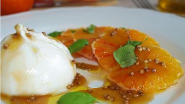 Ensalada de naranjas y burrata