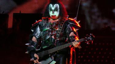 Gene Simmons dice lo que piensa, y sus declaraciones recuerdan a las de John Lennon en los sesenta.