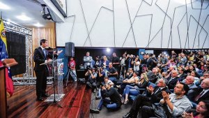 Guaidó admite negociaciones con el régimen por la crisis