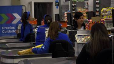 Si el acuerdo es real, los empleados de comercio recibirían un incremento salarial del 30%. (Gentileza)