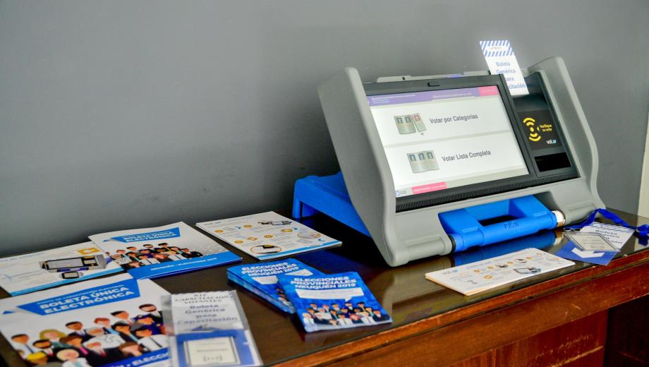 Simulador de voto electrónico. Foto: Yamil Regules