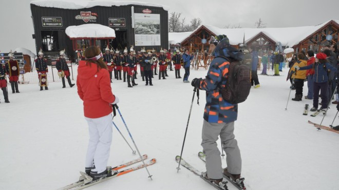 Los esquiadores residentes de las dos provincias podrán acceder a tarifas especiales esta temporada. Foto: archivo.