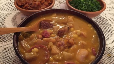 La peña: Locro con más o menos calorías, pero con personalidad