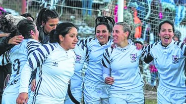 Las Lunáticas vencieron por penales el fin de semana a El Team y se quedaron con el torneo de la Liga Municipal. Foto: gentileza