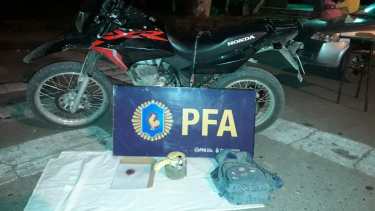 El frasco contenía 150 gramos de marihuana. (Foto: Gentileza.-)