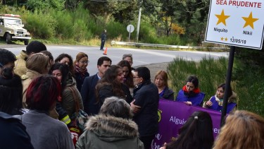 Ayer la Mesa 6 de Septiembre colocó las estrellas en la avenida Bustillo. (Gentileza)