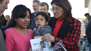 58 familias docentes accedieron a la casa propia en Cipolletti
