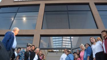 En marzo de este año, el intendente Marcelo Rucci inauguró la municipalidad en su moderna nueva sede. Gentileza Municipalidad de Rincón de los Sauces