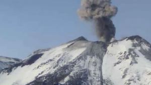 Nevados de Chillán: El volcán lleva tres explosiones y mantienen alerta naranja