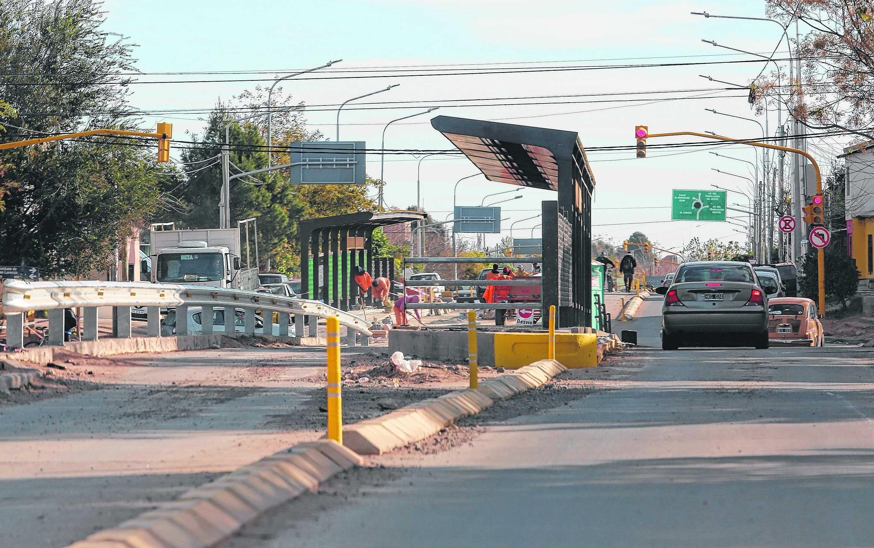 Los vehículos particulares que transiten por los tramos exclusivos para el transporte público serán multados. Foto: Juan Thomes.