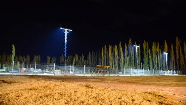 Pillmatún ya tiene iluminación y Petrolero seguirá sus pasos