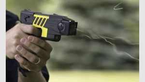 El gobierno nacional reglamentó el uso de armas Taser para fuerzas policiales federales
