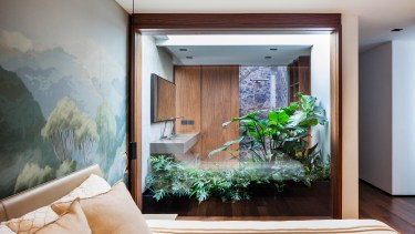 Una casa elegante y cálida, con aire tropical: la diseñó Andrés Remy