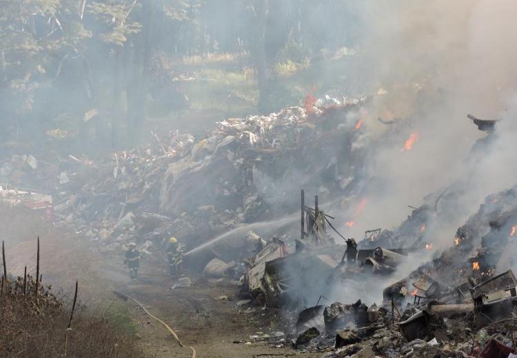 Las quemas de basura, junto con residuos forestales, es uno de los problemas en esta época del año en Bariloche. 