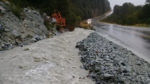 Temporal en la cordillera: por desprendimientos en la ruta 40 cortan media calzada