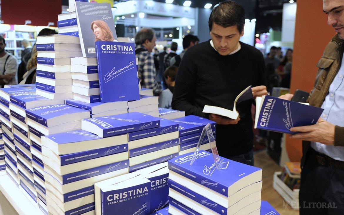 El libro de Cristina Fernández fue un suceso inesperado para los editores.