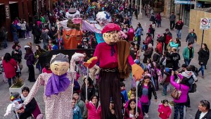 Los títeres andariegos desembarcan en Bariloche y tendrán su desfile el sábado