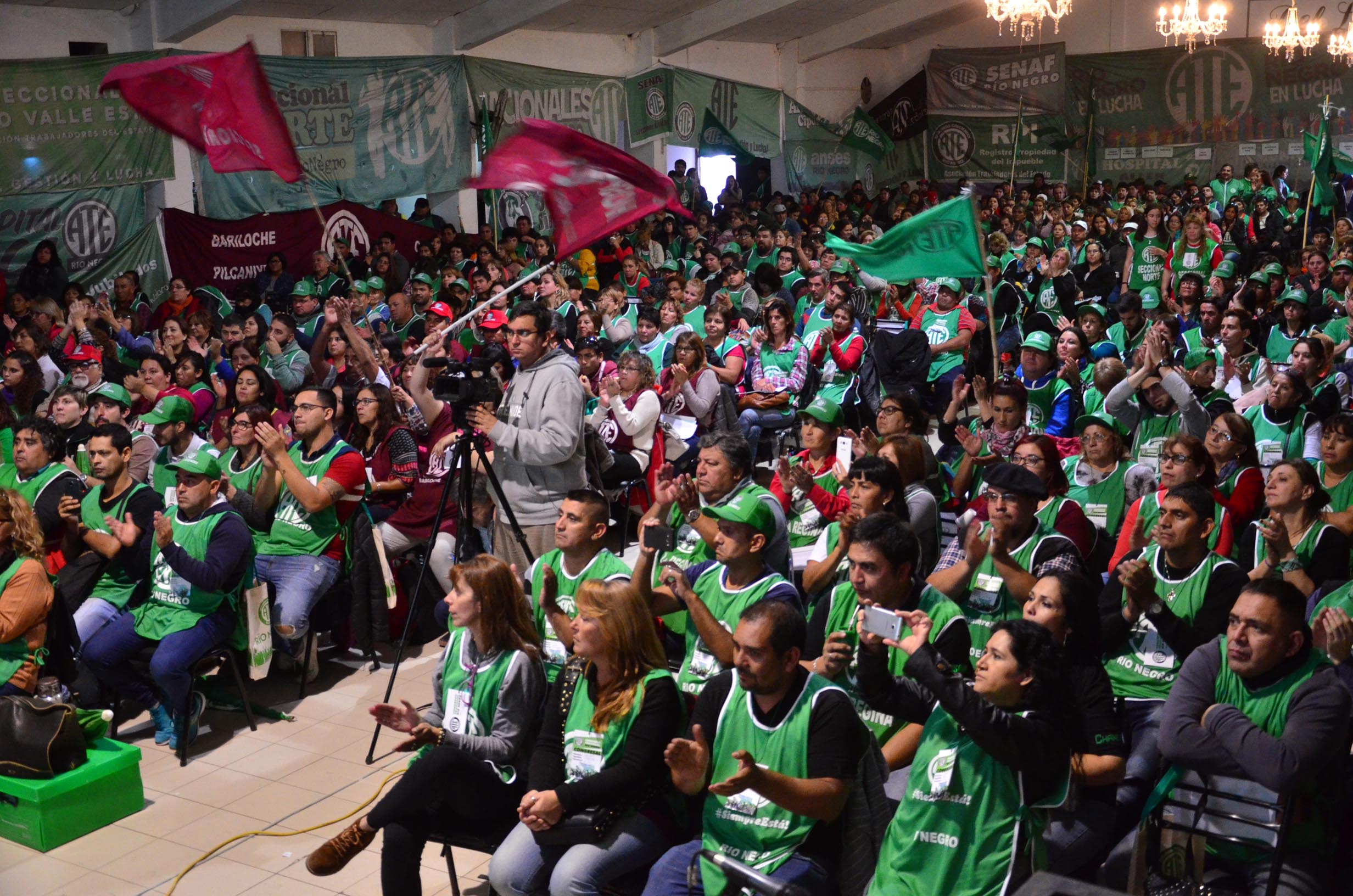 Unos 1.600 delegados estuvieron presentes en Viedma. Fotos: Marcelo Ochoa.