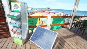 Instalarán en espacios públicos de Río Negro torres solares para cargar celulares y obtener agua caliente
