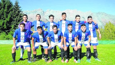 Torino de El Bolsón venció 1 a 0 a Deportivo Angostura en el partido de vuelta de la semifinal y logró el pasaje a la final del apertura. Foto: gentileza