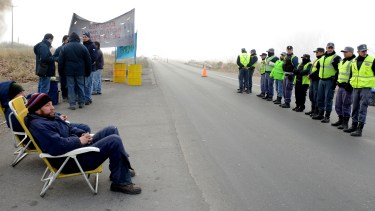 La policía custodió la ruta 22. Foto: Mauro Pérez