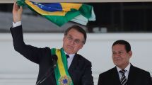 Imagen de Bolsonaro mete presión para liberar la portación de armas