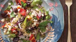 Si te estás cuidando, ¿te va una ensalada de cebada?