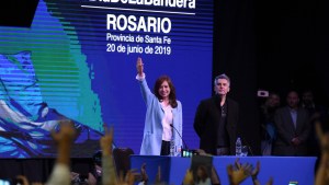 Cristina defendió a Moyano y cargó contra Macri en su visita a Rosario
